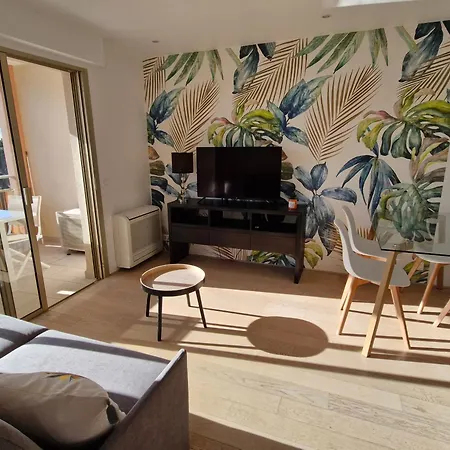 2 Pieces Climatise, Piscine, Vue Mer, Centre-ville Sainte-maxime, Parking Inclus - Fr-1-780-72 Apartment *